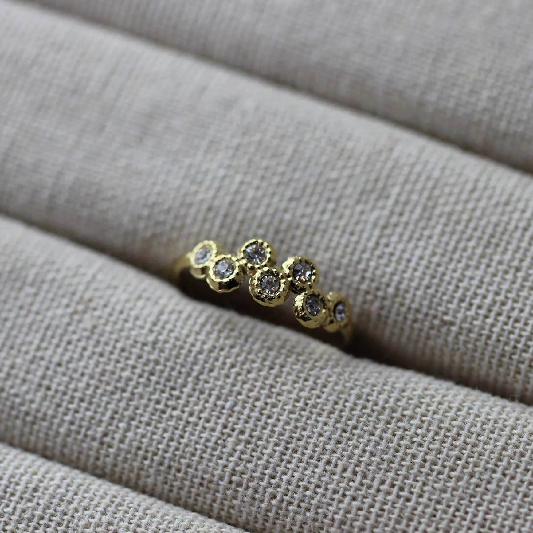 Bague 7 zircons blanc acier doré or
