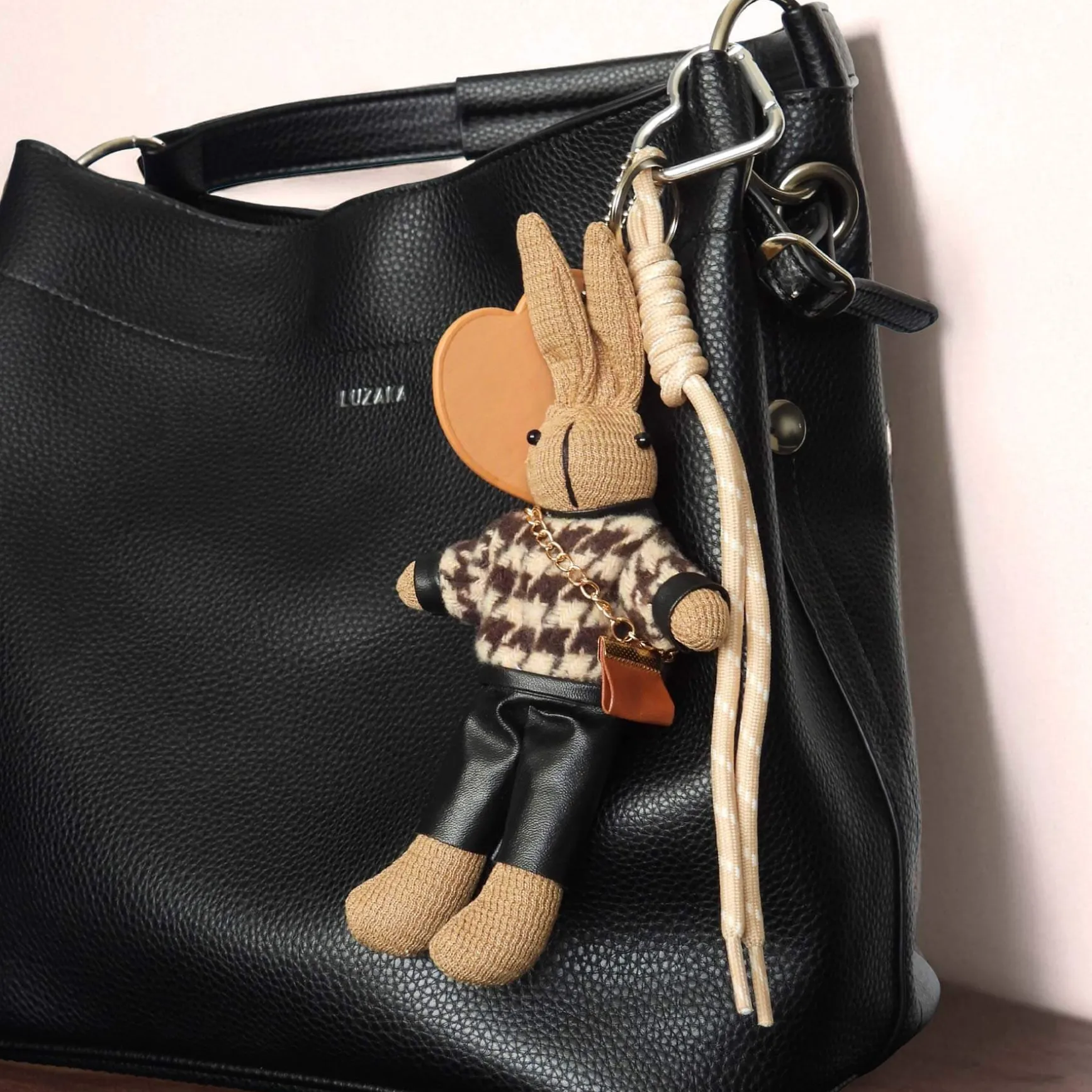 Bijou de sac lapin cœur