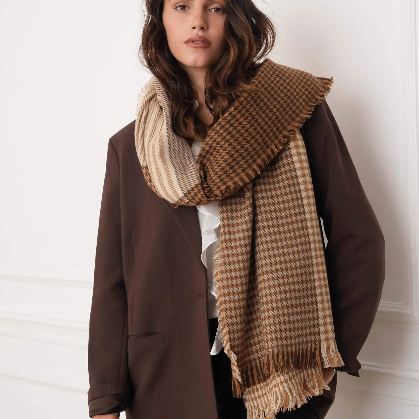 Echarpe pied de poule marron